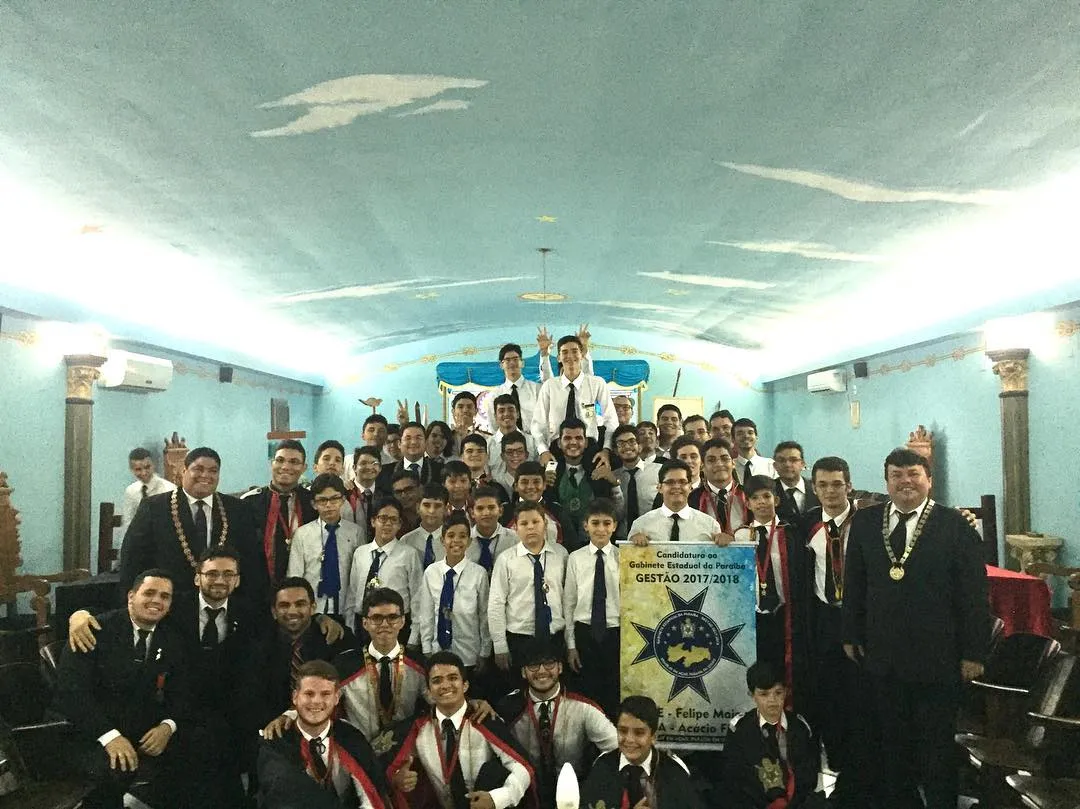 O capítulo realizou hoje a posse da gestão 2017.2, momento de muitas emoções e alegria! Ro…